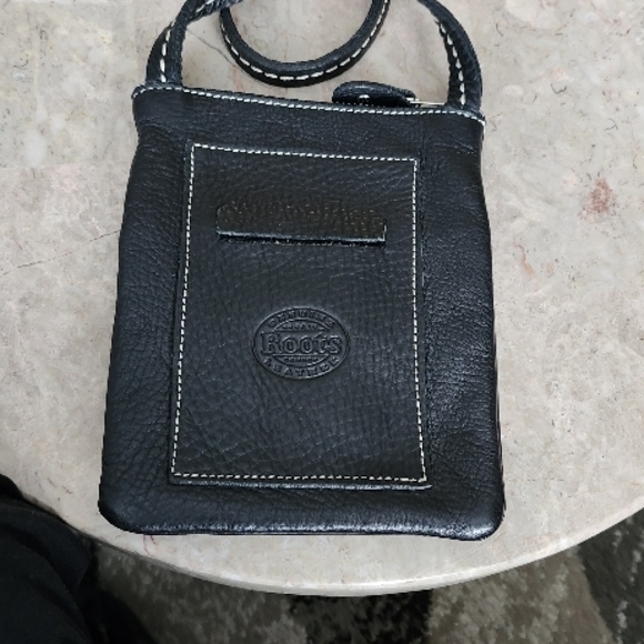 Roots Genuine Leather Black Men's Bag - Picture 4 of 8